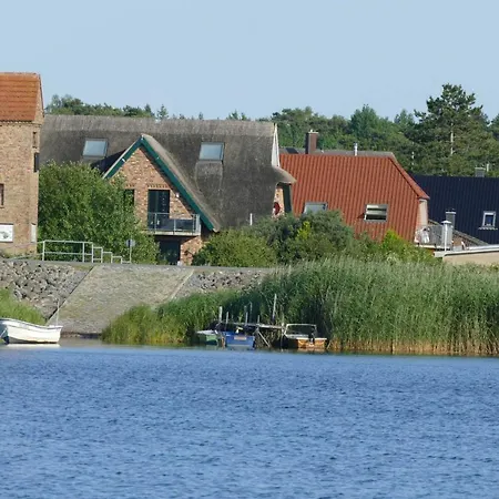 Haus Am Deich Feriendomizil Mit Balkon Daire Baabe